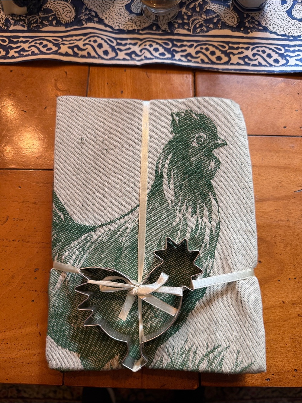 Green Rooster Kitchen 2 Towel Set with Metal Rooster Cookie Cutter